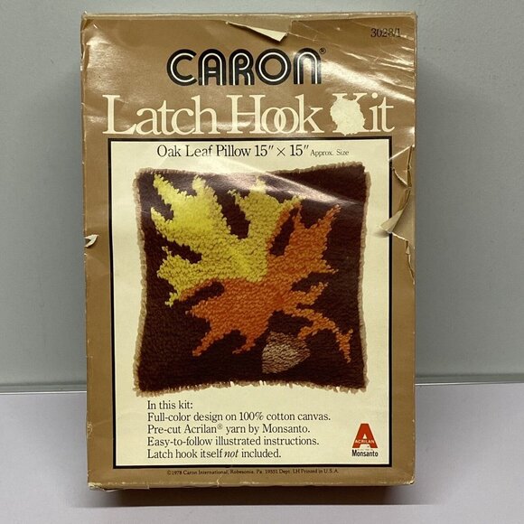 Caron Latch Hook Kit Oak Leaf Pillow  15x15 1978 Vintage Latch Hook Included - Picture 2 of 14